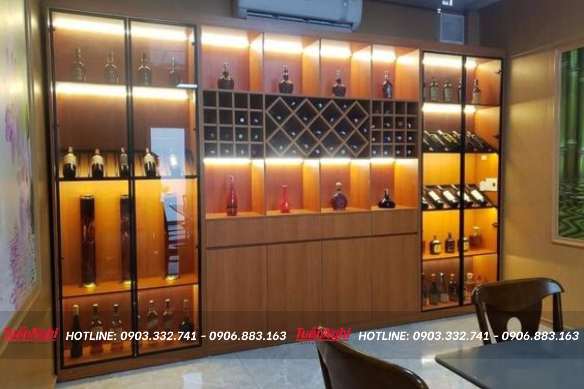 Tủ rượu cánh kính kết hợp gỗ tự nhiên và kính màu